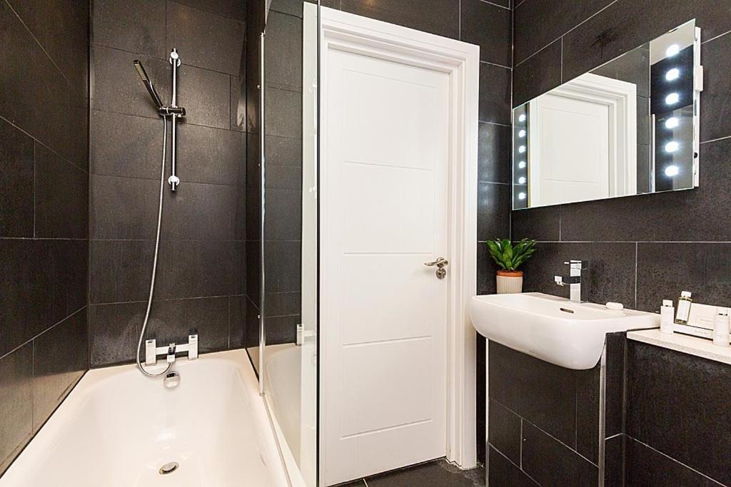 Clockwork London Flats Apartment ภายนอก รูปภาพ
